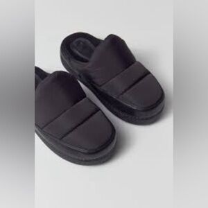 Urban outfitters Lily puffer slip on shoes slippers black‎ womens size 7 trendy